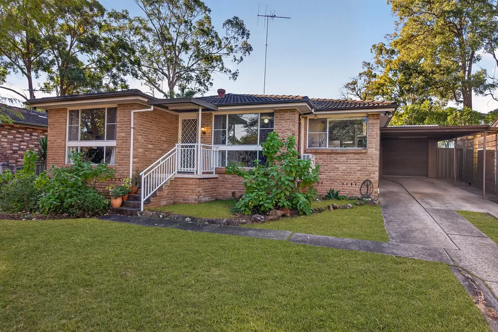 Kings Langley 3ห้องนอน Family Living With Granny Flat Potential