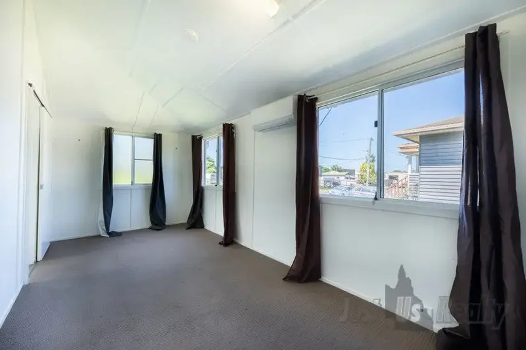 Comfortable & Convenient Living Close to the CBD