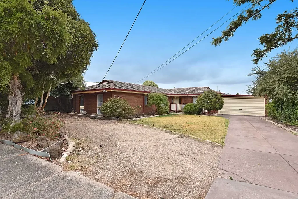 Two dwellings on one block - Dual Occupancy On 1,012sq Metres of Land!
