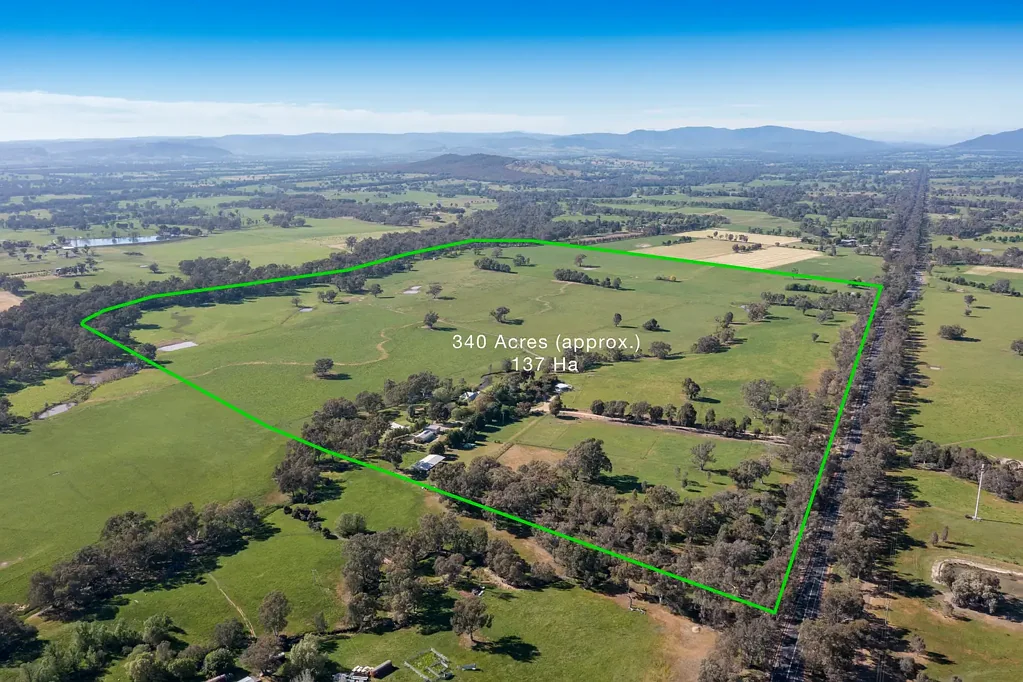 Benalla Prestigious Broken River Property "Karawarra"