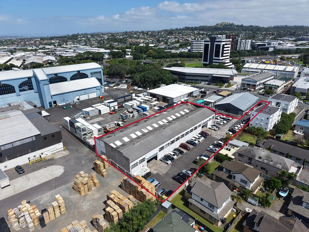 Ellerslie Functional warehouse near SH1