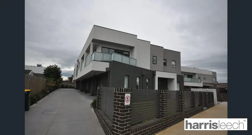MODERN TWO BEDROOM TOWNHOUSE