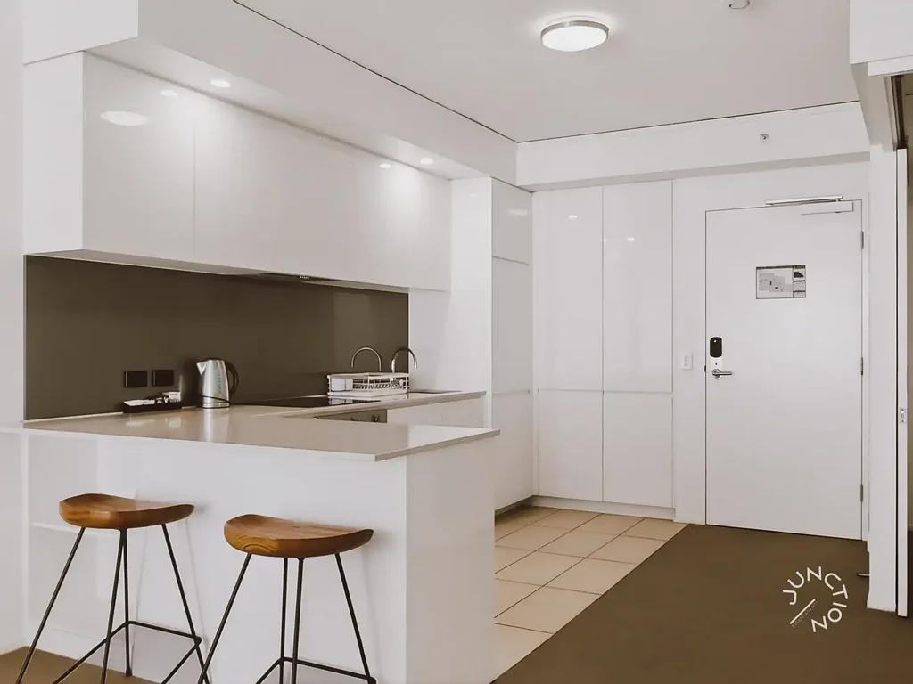 Bowen Hills 2房 城市景观视野 早晨柔和光线 多功能空间演变 社区活力平衡 晚间静谧舒适 More Than a Home. A Place That Evolves With You.