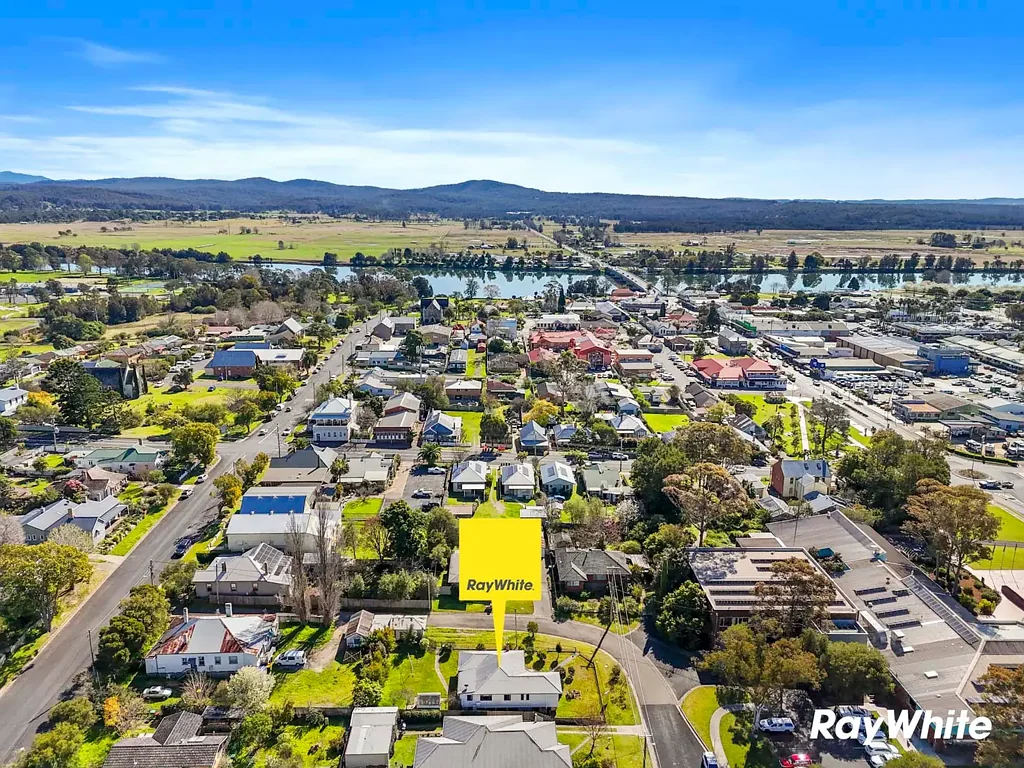 Moruya 4 Bedroom Retro charm meets coastal living...