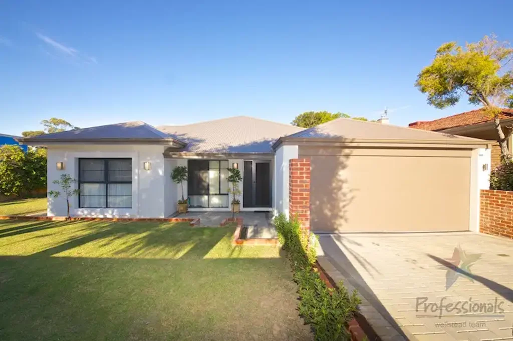 Beautifully spacious in fantastic & highly convenient location!!!