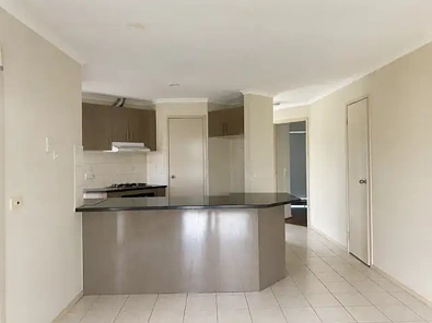 7 Rostron Way, Roxburgh Park, VIC 3064, 3 slaapkamers, 2 badkamers, House