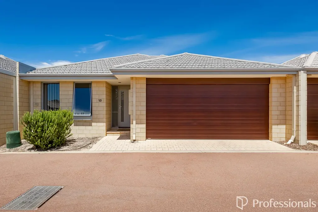 Tidy 3 x 2 with Secure double garage