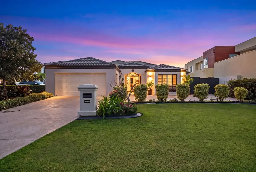 Hope Island 4 Bedroom Rare North-Facing Single-Level Waterfront Opportunity in Hope Island Resort