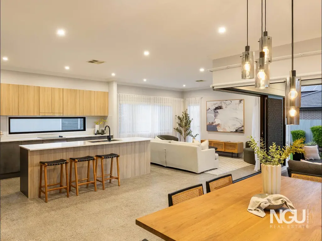 7 New York Way, Spring Mountain, QLD 4300