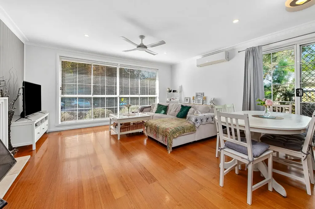 Frankston 3ਬੈੱਡਰੂਮ Elegant Coastal Living in Frankston’s Most Connected Locale!