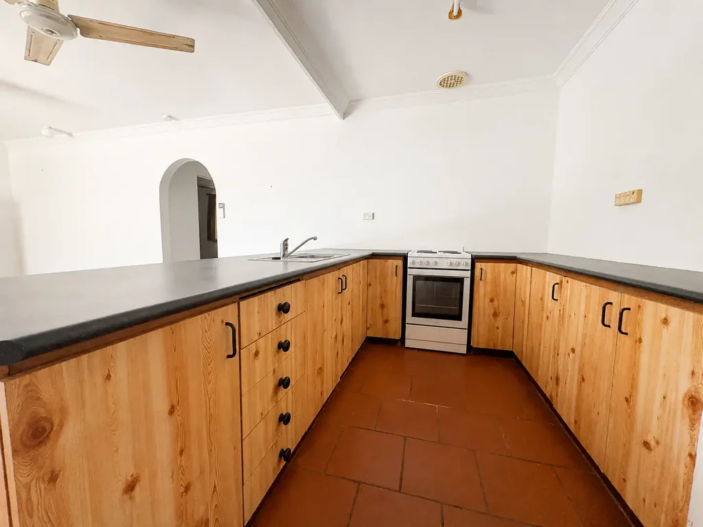 LOW-MAINTENANCE LIVING IN MALAK!
