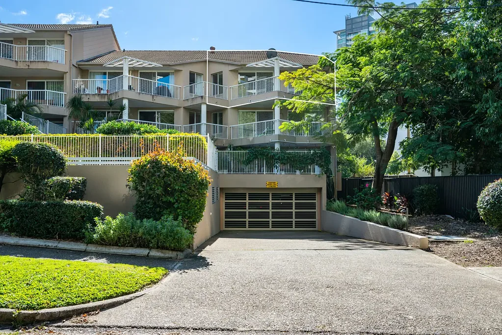 Southport 3房  Spacious Southport Apartment - Location, Appeal, Potential