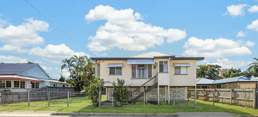 The Range 3Moenga STUNNING RENOVATION! HUGE 911m2 BLOCK. 3 GATE ACCESS.