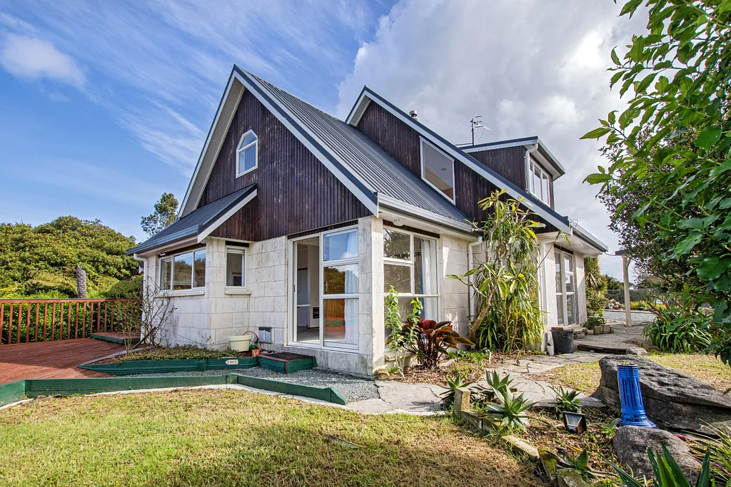 Onerahi 3chambre Water and bush views + large family home