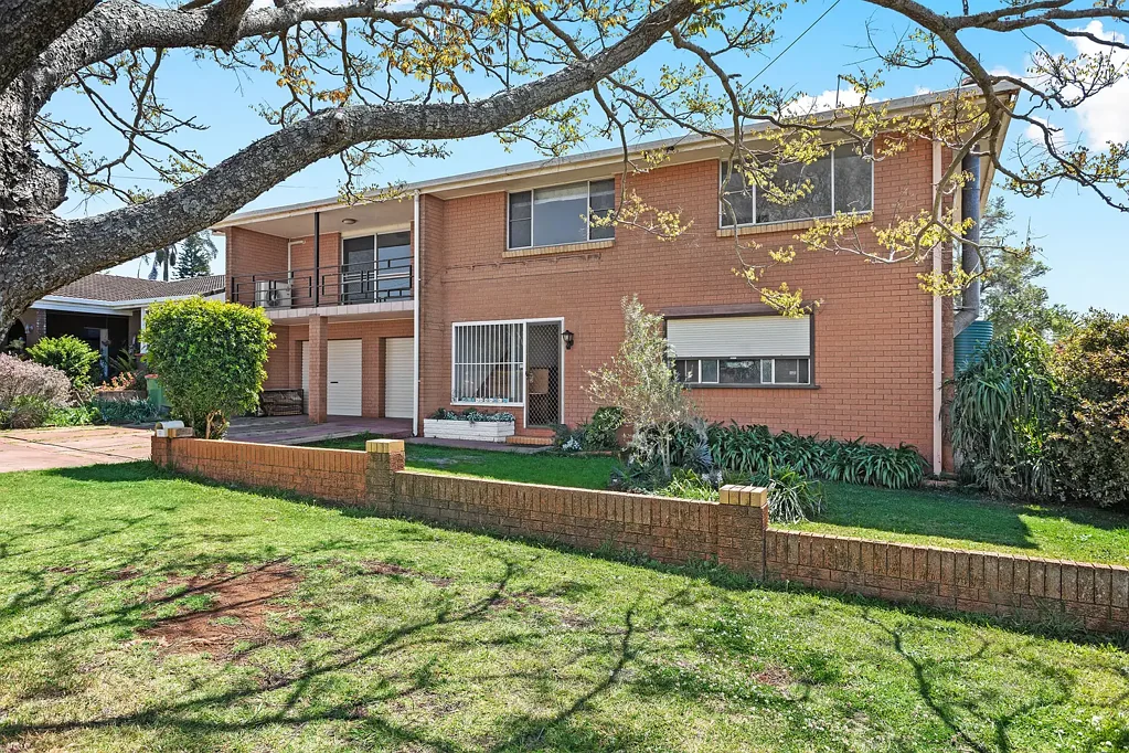 Harristown 4 Slaapkamer "Endless Potential in Sought-After Smithfield Estate"