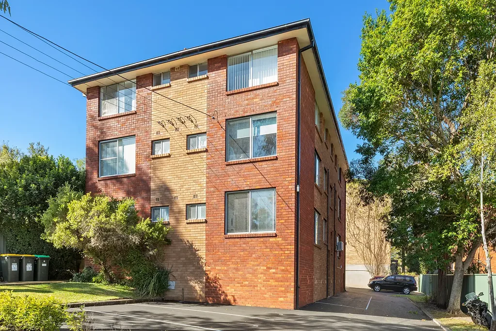 West Ryde 1Kwarto Sun drenched | Updated interiors | Perfect first home or investment