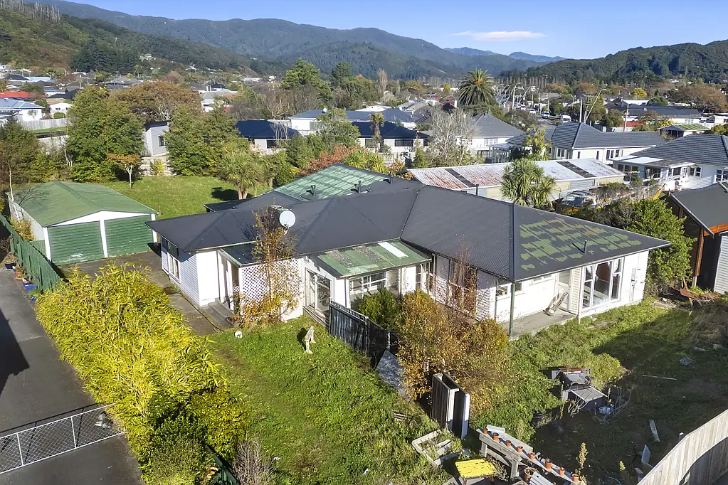 Wainuiomata 4બેડરૂમ Stalled subdivision +big house. Finish & Profit