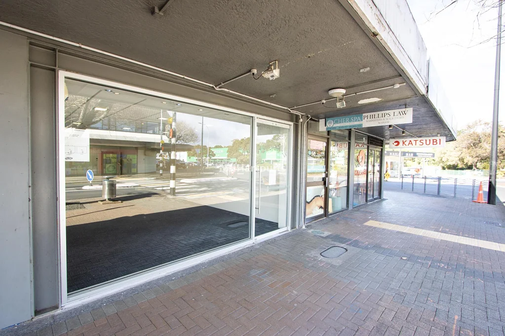 Browns Bay Perfectly Positioned Browns Bay Retail