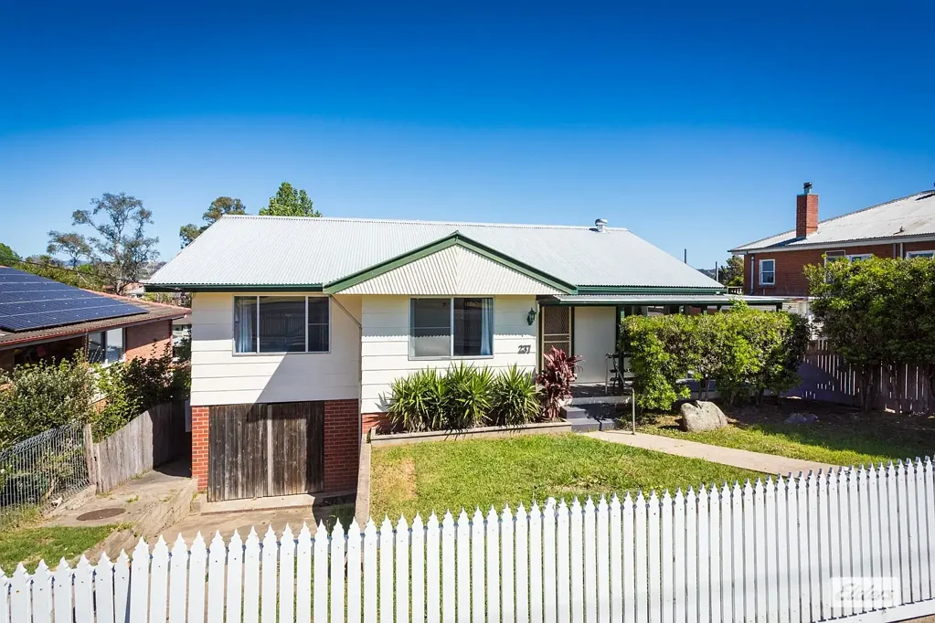 Bega 3房  WELL PRESENTED FAMILY HOME - CENTRAL LOCATION