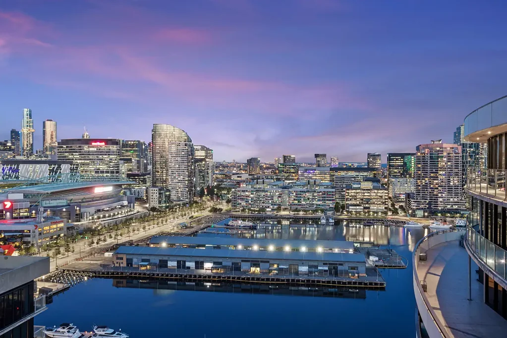 Exquisite Penthouse in the Heart of Docklands