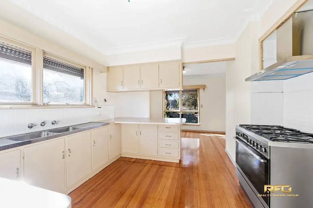 St Albans 3Kwarto Prime Location with Endless Potential – Walk to Everything!