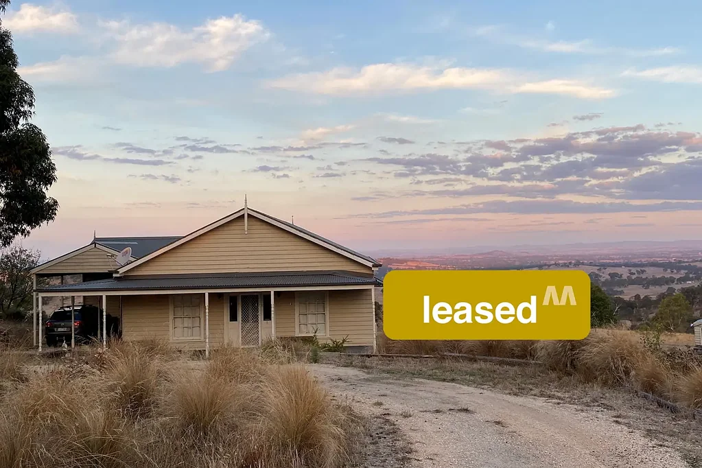 Panoramic Views and an Idyllic Country Lifestyle