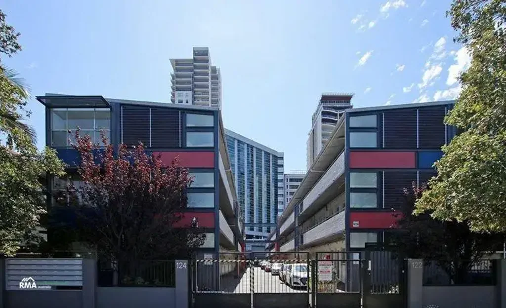 Popular foreshore location studio apartment
