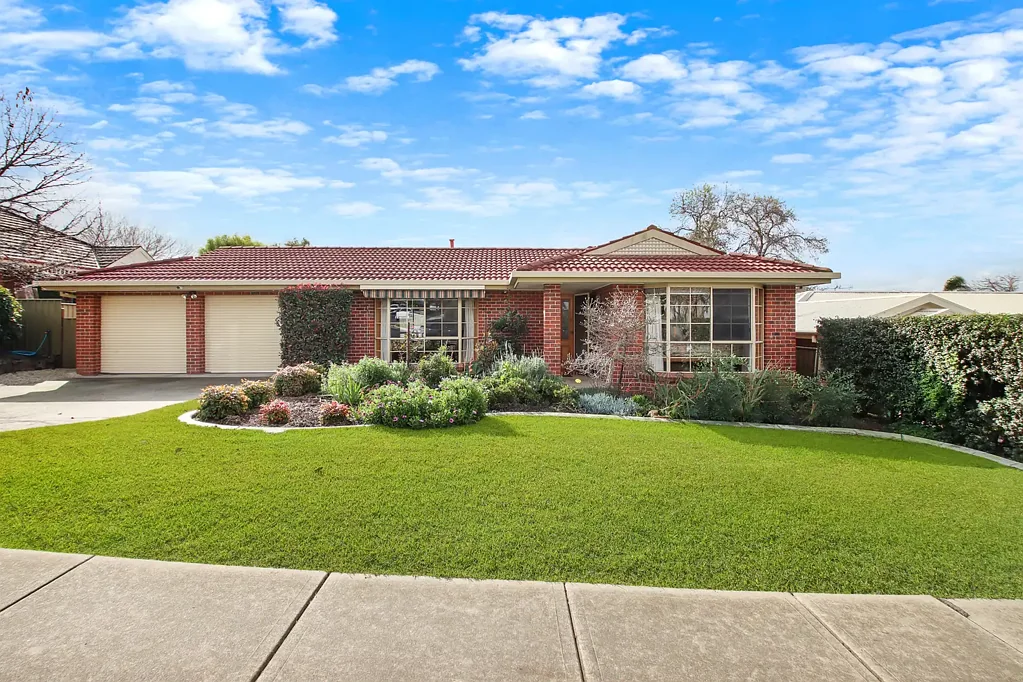 East Albury 4房  Elegant Family Living in a Premier Albury Location