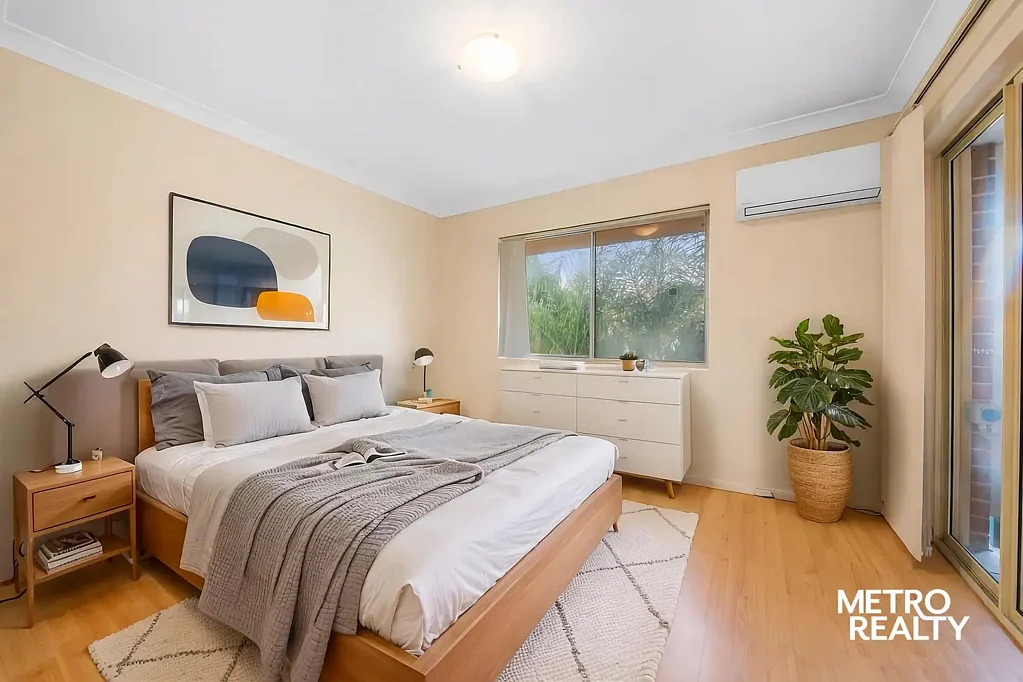North Strathfield 2房 North Strathfield宁静角落 139sqm宽敞产权 大型18sqm阁楼 私人绿意阳台 游泳池网球场 近邻Bakehouse Quarter 多元交通选择 Oversized 139sqm Apartment in Prime North Strathfield Location
