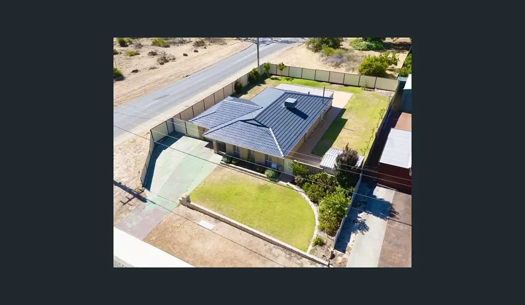 Forrestfield 3Phòng ngủ Move-In Ready Family Home on a Generous 735sqm Corner Block 1 Aralia Way, Forrestfield WA 6058 3 Bedrooms | 1 Bathroom | 3 Car | 735sqm Corner Block