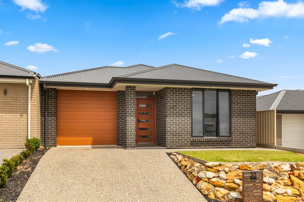 Onkaparinga Heights 4Habitaciones Modern Family Living in a Sought After Location