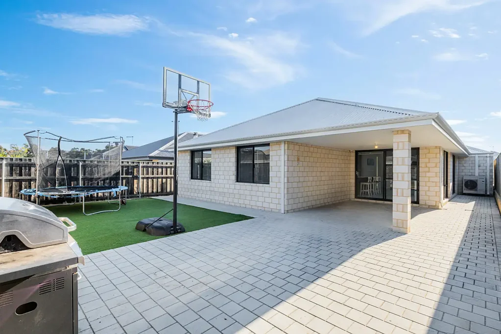 Ellenbrook 4房  Modern, Spacious & Conveniently Located Ellenbrook Home