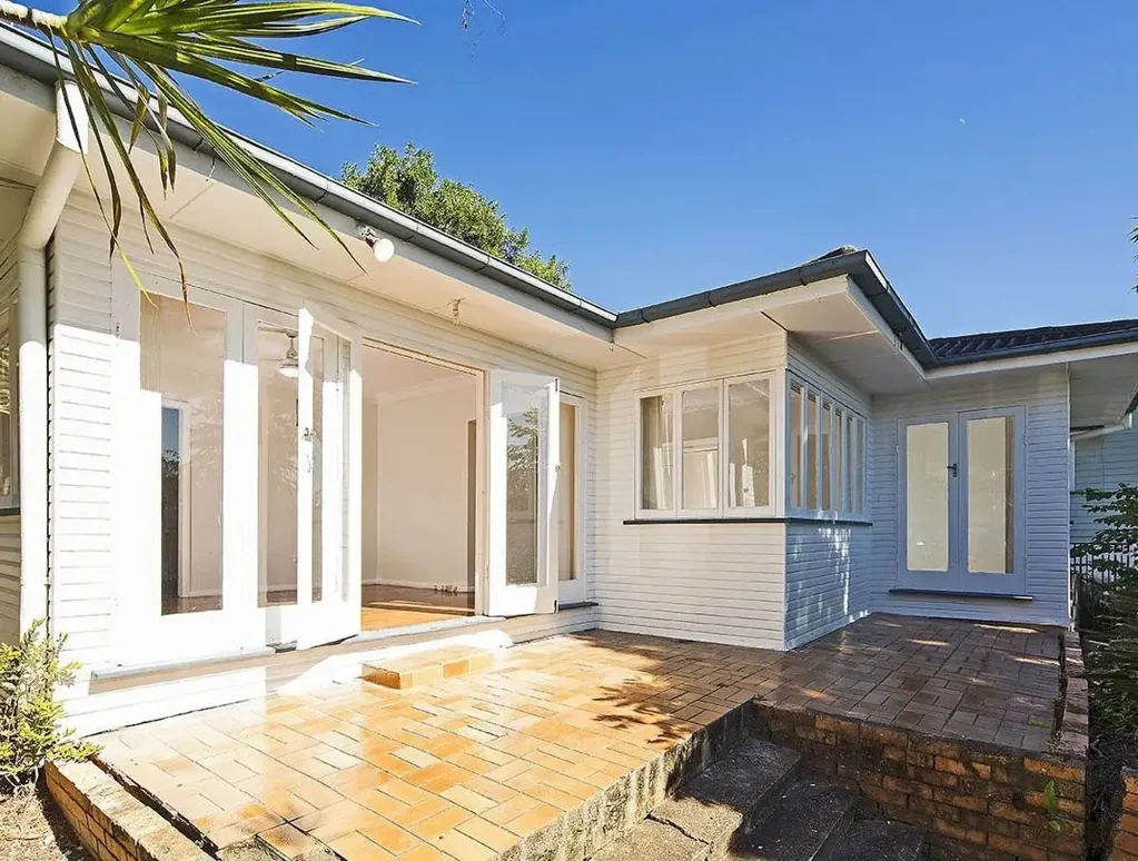 Charming Three-Bedroom Home in Leafy Holland Park