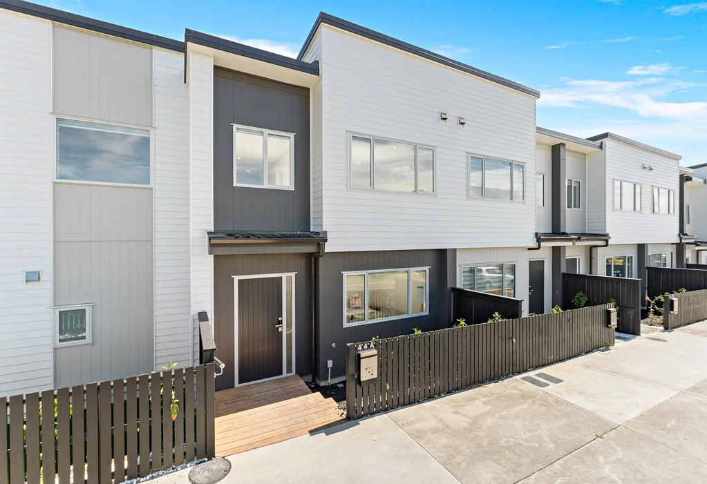 Hobsonville 3Moenga 3 Bed, 3 Bath, Separate Garage - A Game Changer!