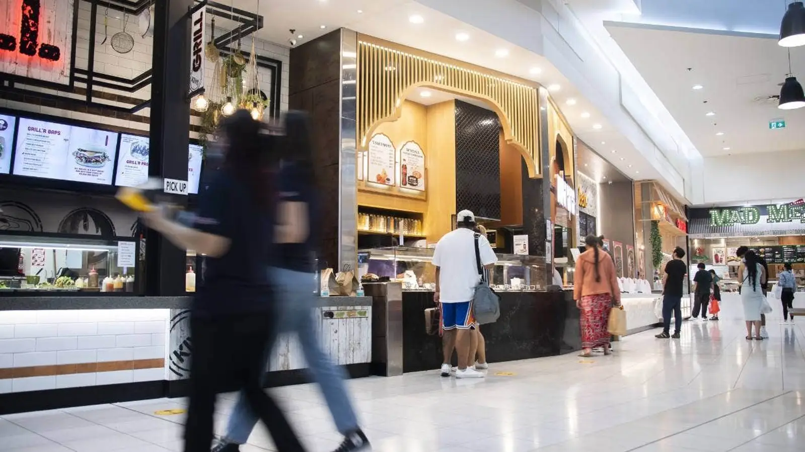 政府态度大转弯，餐饮行业可有条件聘用未接种疫苗员工