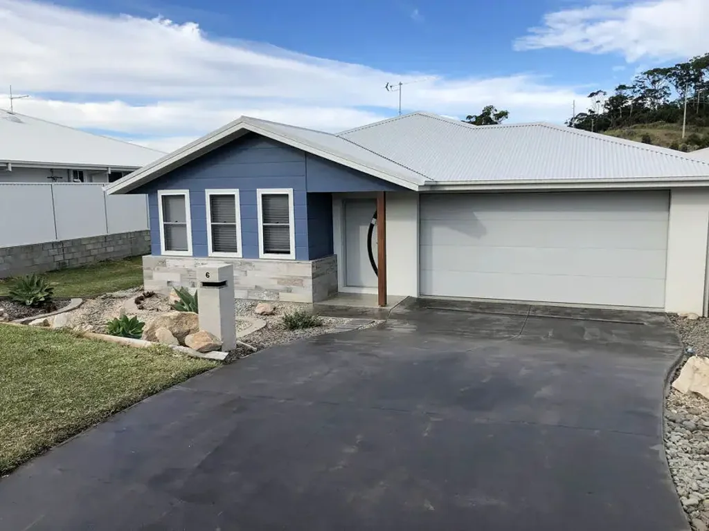 MODERN 'WOOPI' FAMILY HOME