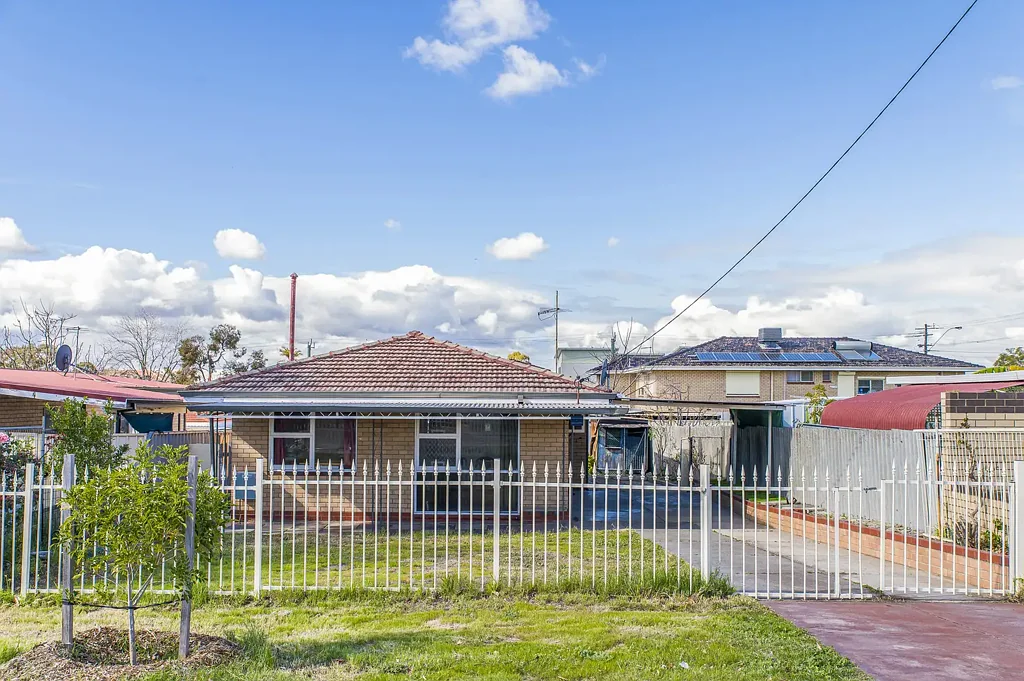 Convenient, Comfortable & Low-Maintenance Living!