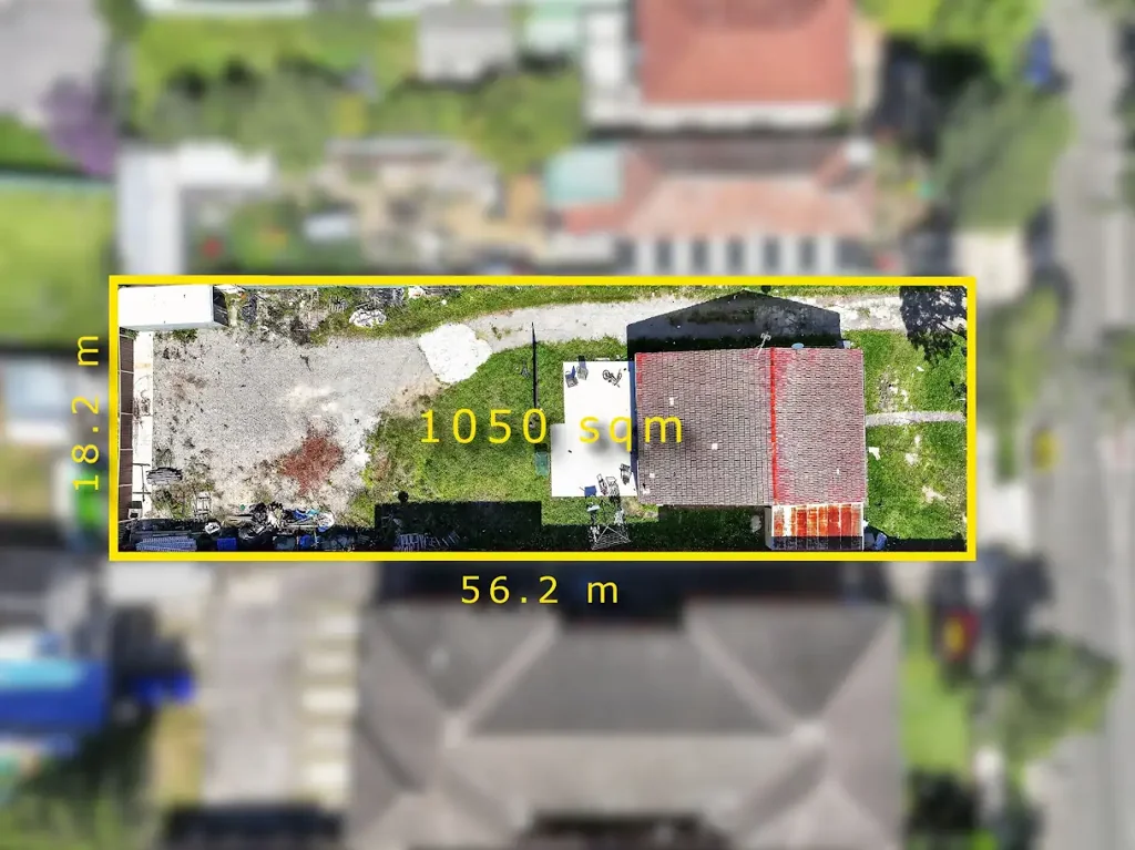 Punchbowl 3房 1050sqm罕有地块 现代翻新厨卫 全屋瓷砖地板 宽敞三卧带柜 光线充足起居 遮盖娱乐区 宽敞后院 安全车库外位 地段便利通勤 RARE 1,050 SQM BLOCK - Massive Land, Endless Potential!