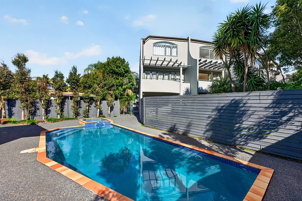 Hillcrest 3 Bedroom Smart Opportunity For A Savvy Buyer!