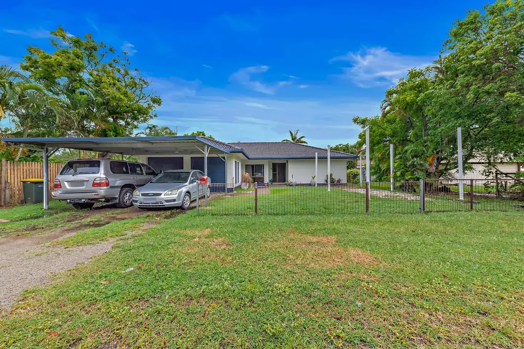 Bowen 4 Bedroom Charming Large Family Home