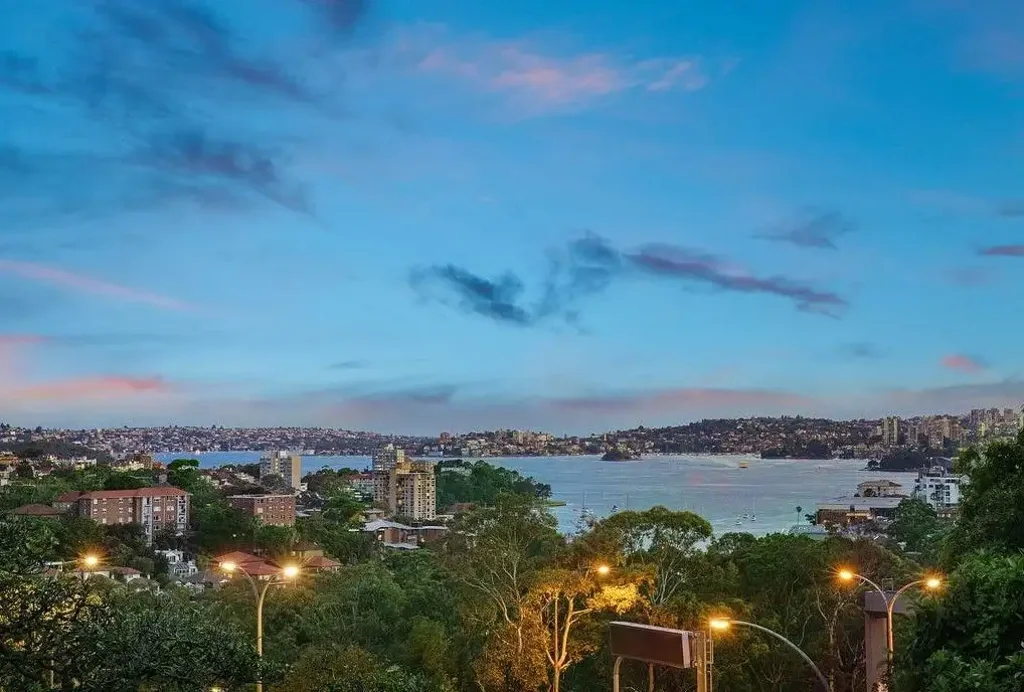 North Sydney 2部屋 Stylish Designer Apartment with Abundant Space, Natural Light & Stunning Harbour Views