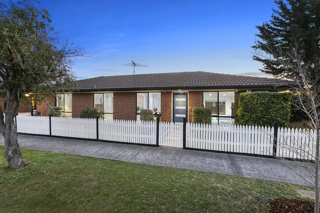 Altona Meadows 3બેડરૂમ Renovated. Refined. Ready to Move In.