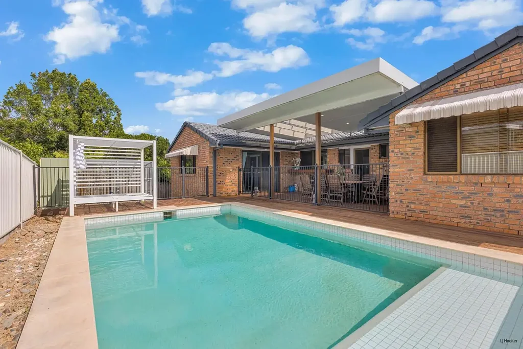 Banora Point 4chambre Elevated Family Home with Pool and District Views