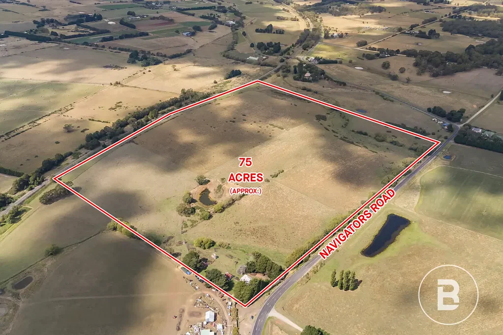 Navigators 3房  HIGHLY SOUGHT AFTER LAND WITH TURN OF THE CENTURY HOME RENOVATION APPEAL