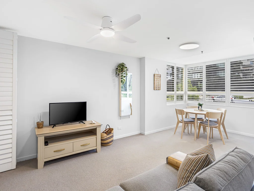 Full Furnished Riverside Apartment in Ideal New Farm Location