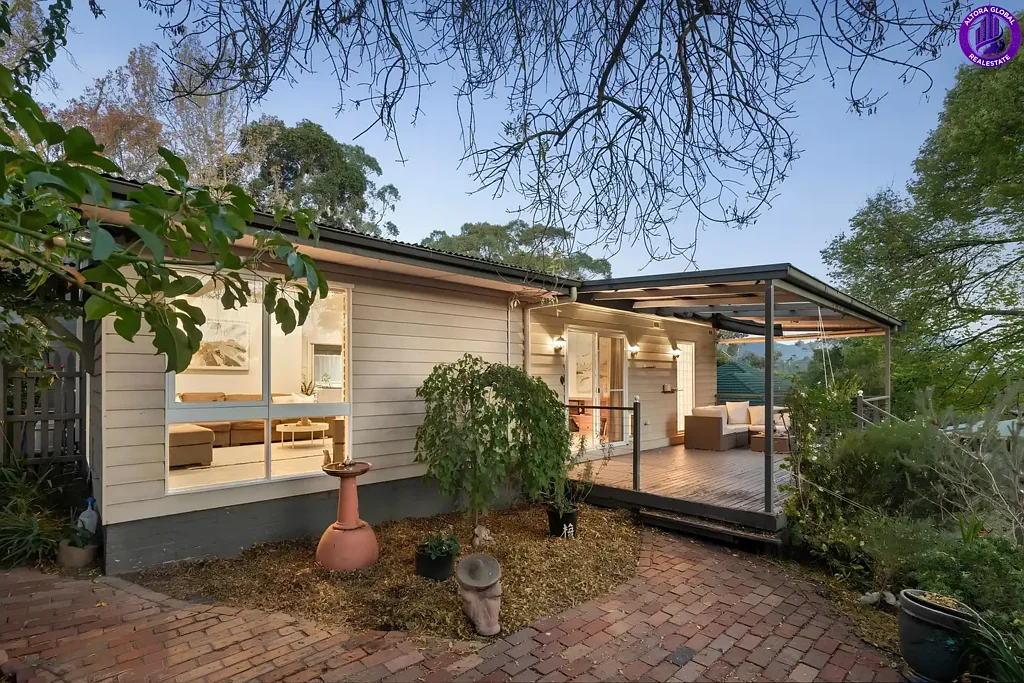 Lilydale 3Kwarto CHARACTER HOME + 957M² CORNER BLOCK — SPACE, WORKSHOP & FUTURE POTENTIAL