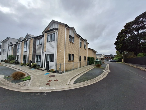 3 Bedroom townhouse with garage loft.