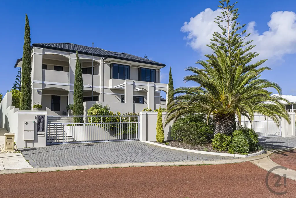 Wannanup 4 Bedroom Coastal Elegance Meets Family Luxury in Beautiful Wannanup