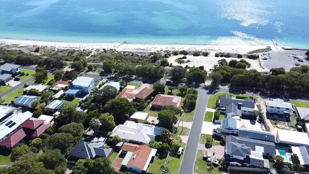 Abbey 3房  Coastal Living Just 3 Houses off the Beach!