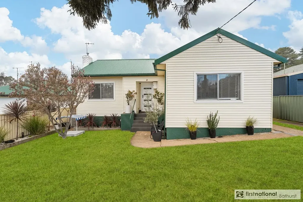 2 Chifley Place, West Bathurst, NSW 2795